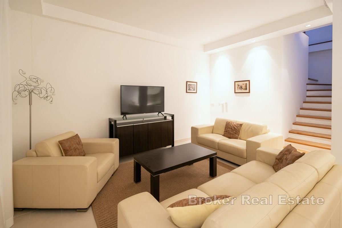 Villa con piscina sul mare