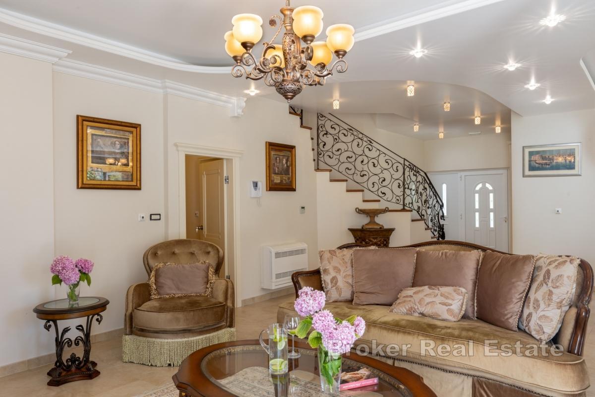 Moderní vila s bazénem