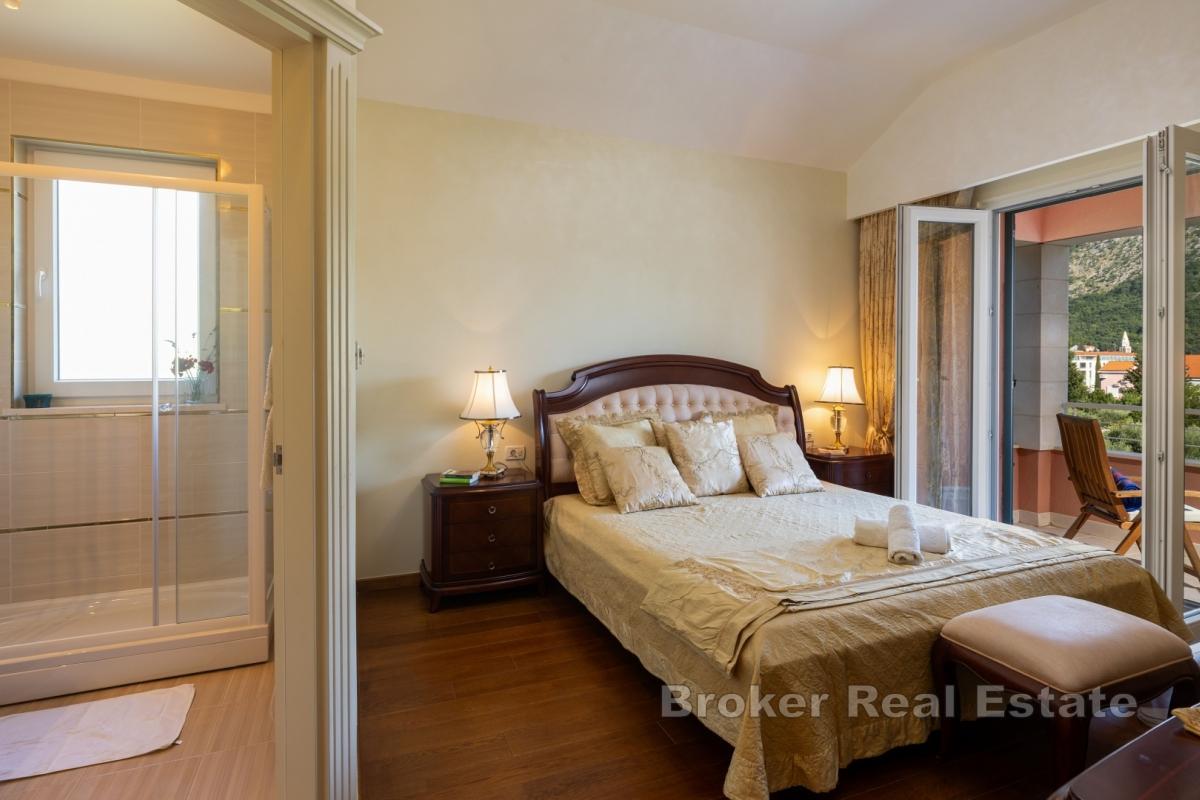 Современная вилла с бассейном