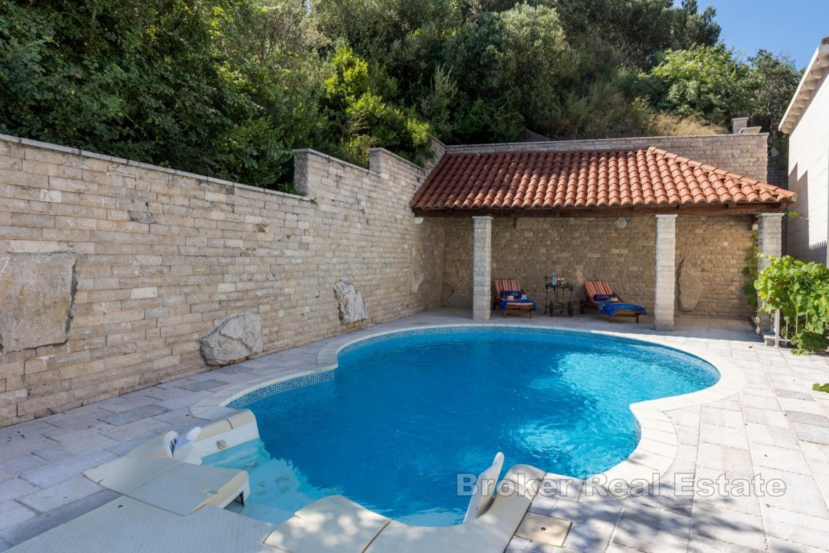 Moderní vila s bazénem