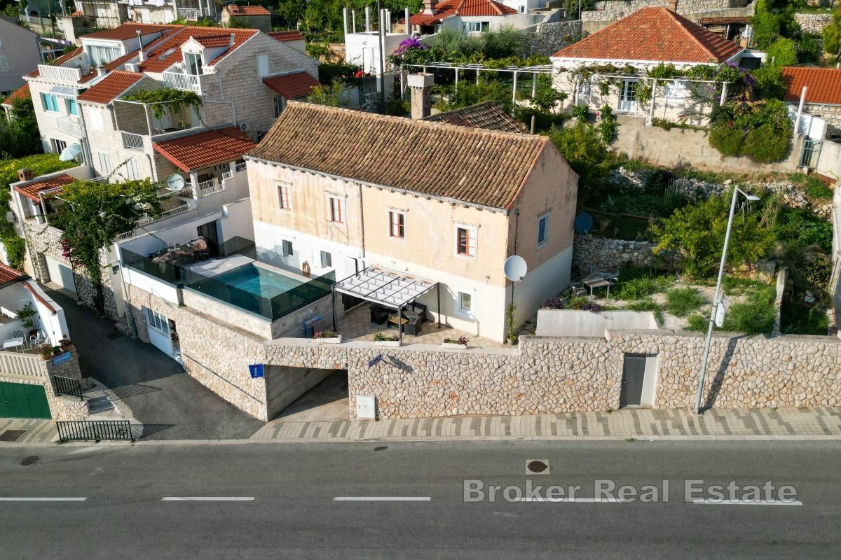 Romslig leilighet til renovering i en rolig del av Dubrovnik