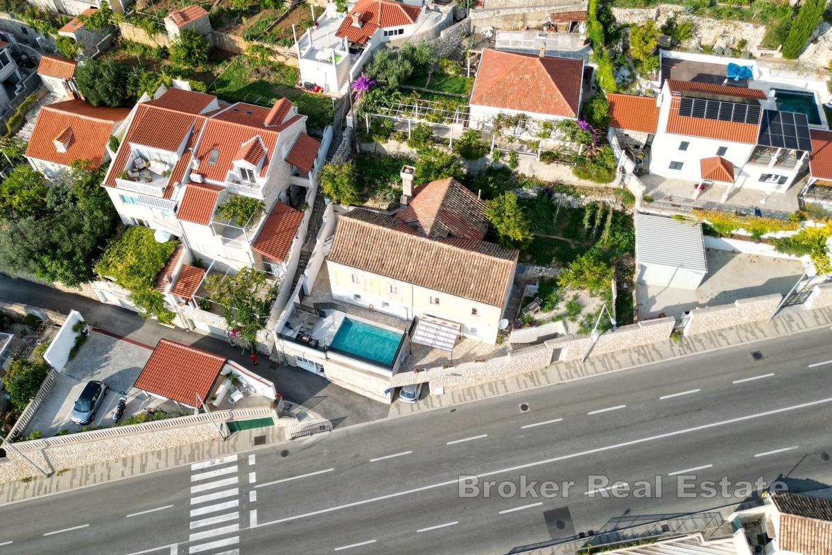 Romslig leilighet til renovering i en rolig del av Dubrovnik