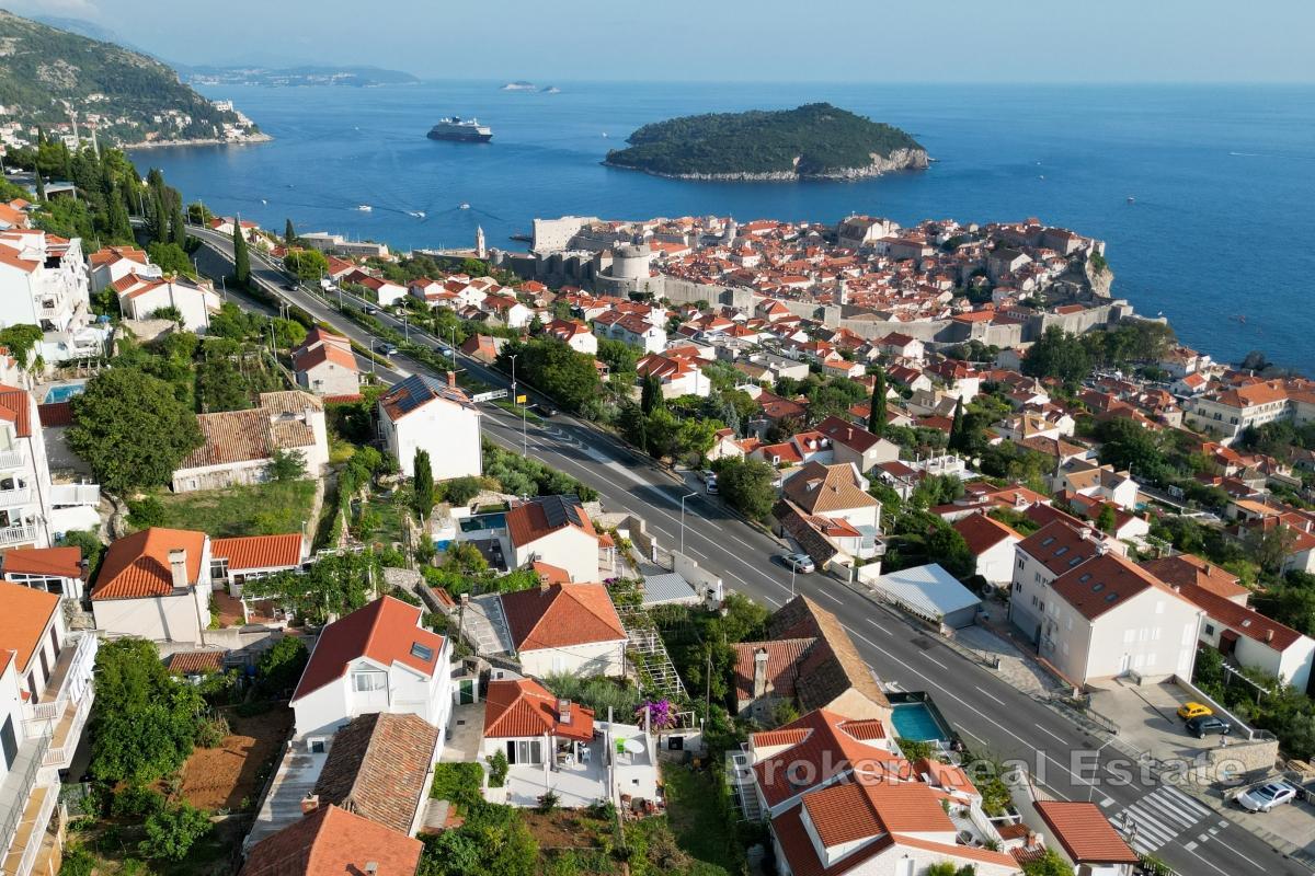 Romslig leilighet til renovering i en rolig del av Dubrovnik