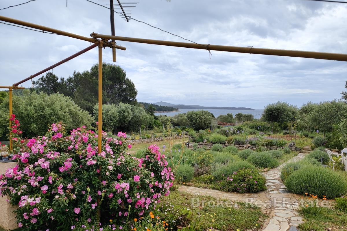 Земельный участок под застройку недалеко от моря