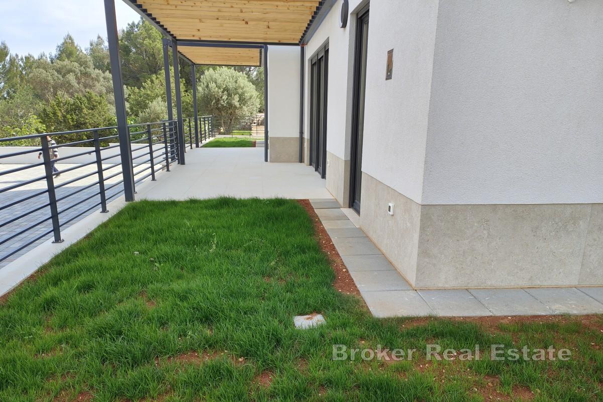 Dvoetažni stan s vrtom u Nerezinama