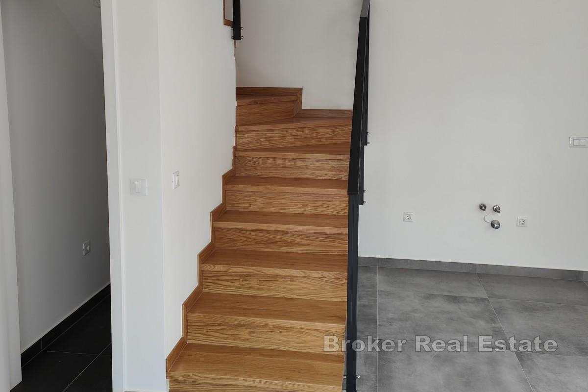 Dvoetažni stan s vrtom u Nerezinama