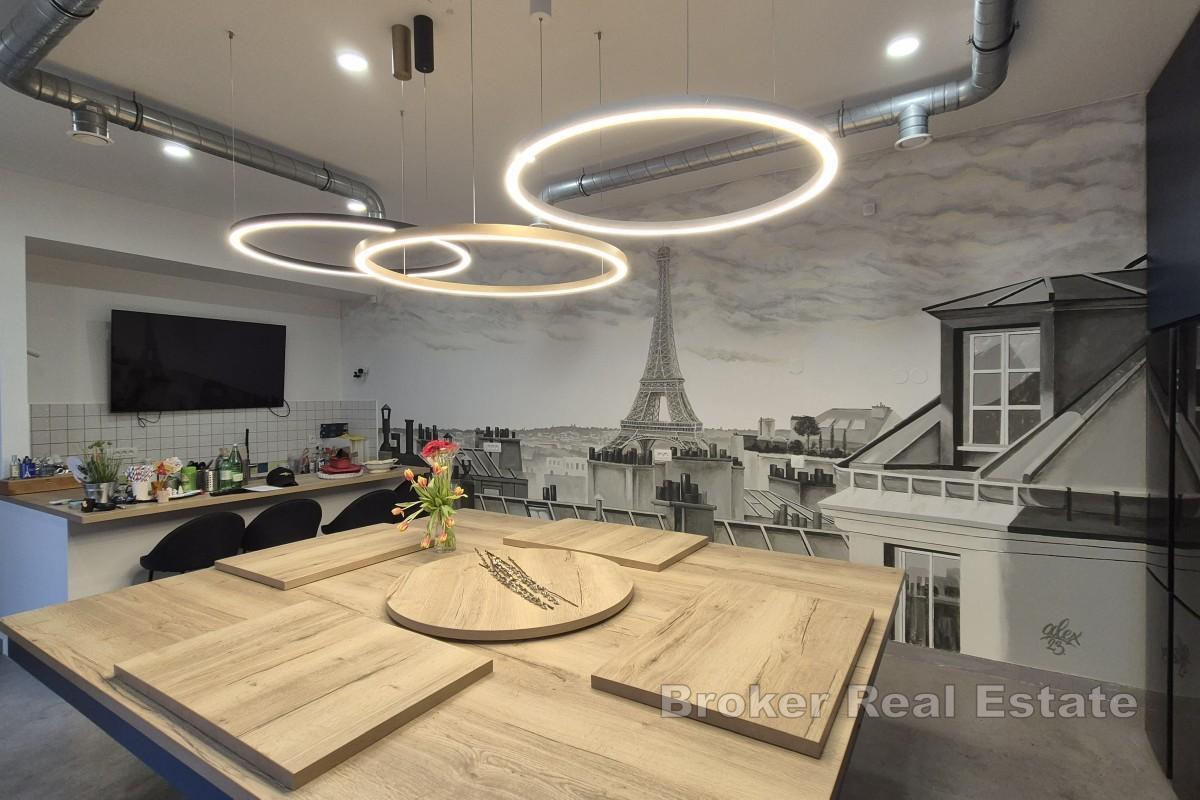 Современно оформленное коммерческое помещение