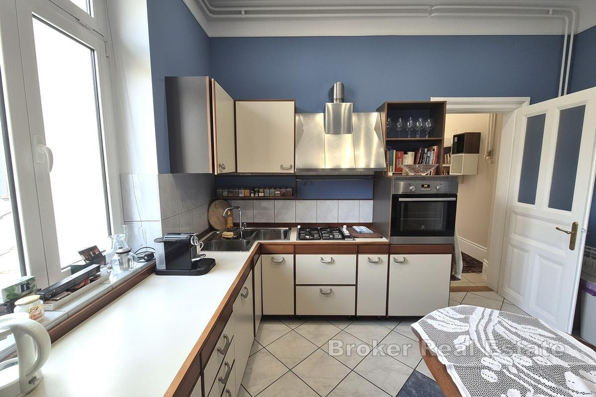 Moderno uređen stan u centru grada