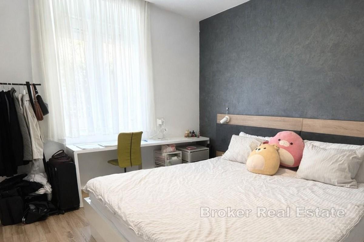 Wohnung in zwei Einheiten mit Parkplatz