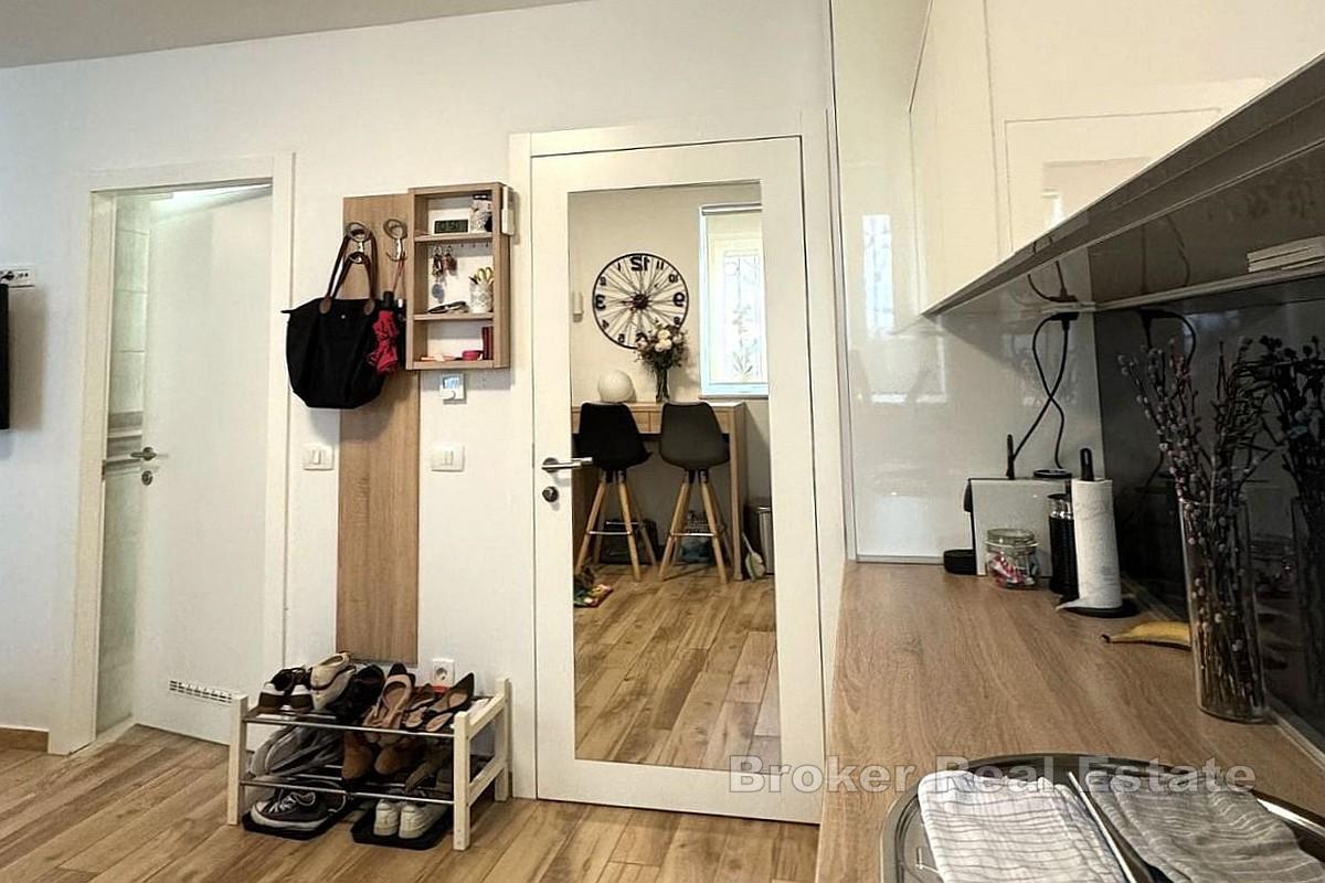 Wohnung in zwei Einheiten mit Parkplatz