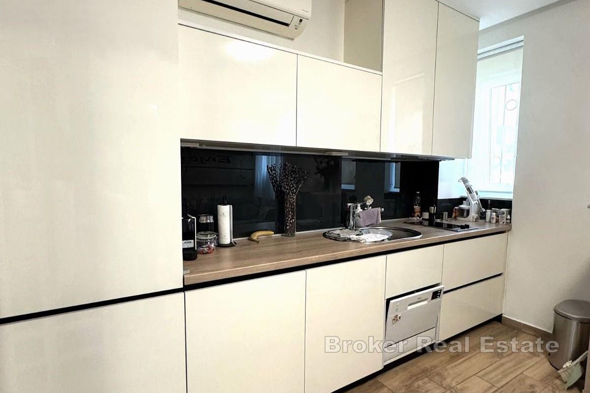 Wohnung in zwei Einheiten mit Parkplatz