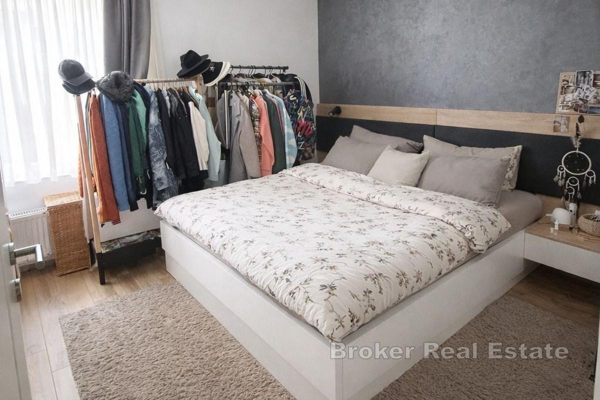 Wohnung in zwei Einheiten mit Parkplatz