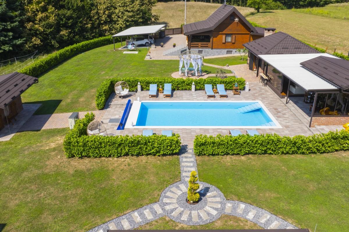 Maison avec bungalows et installations de bien-être