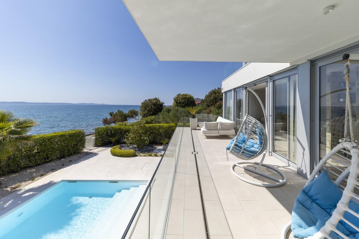 001-1033-01-Zadar-designer-villa-in-a-prime-seafront-location-for-sale
