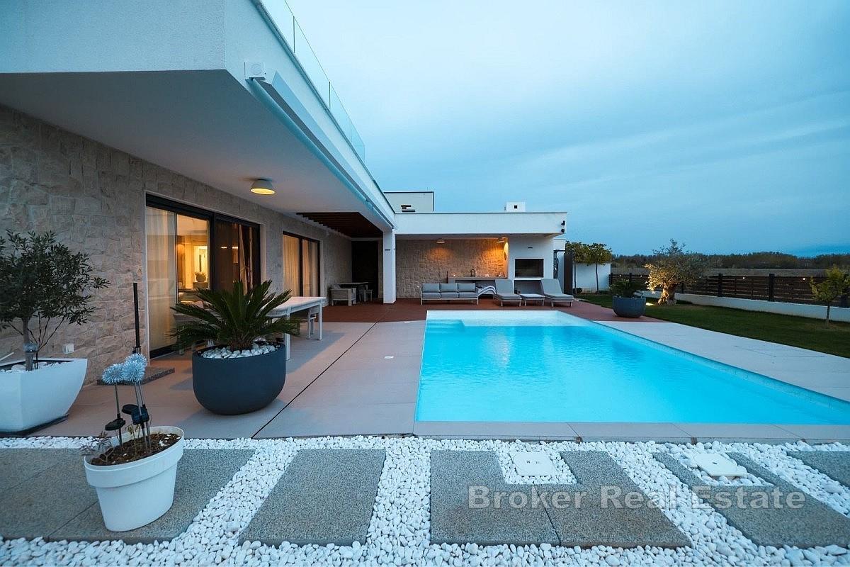 Moderne villa i rolige omgivelser