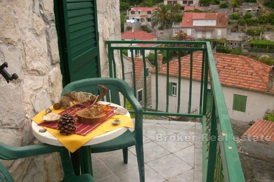 Solta - Attraktiv steinhus med havutsikt