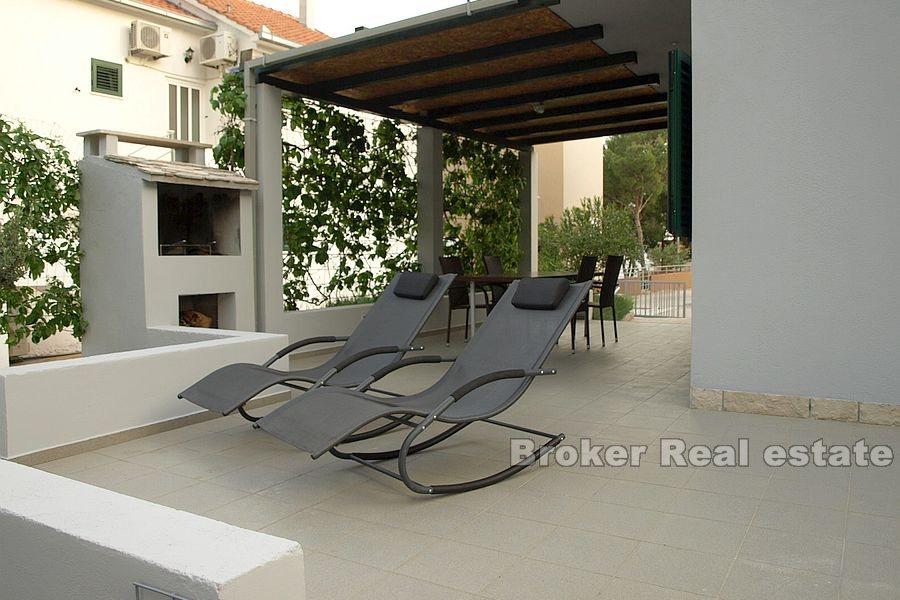 Остров Брач, участок под застройку с домиком