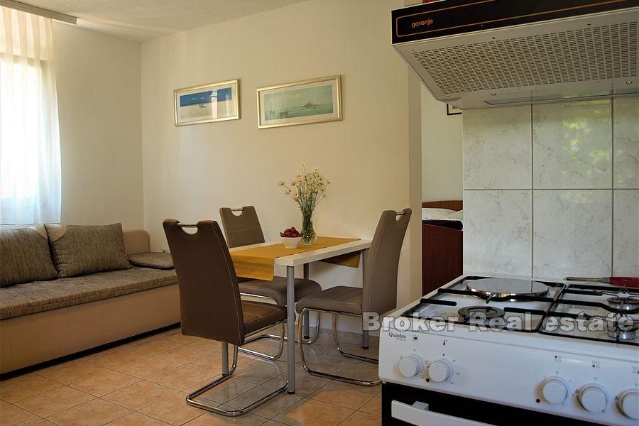 Остров Брач, участок под застройку с домиком