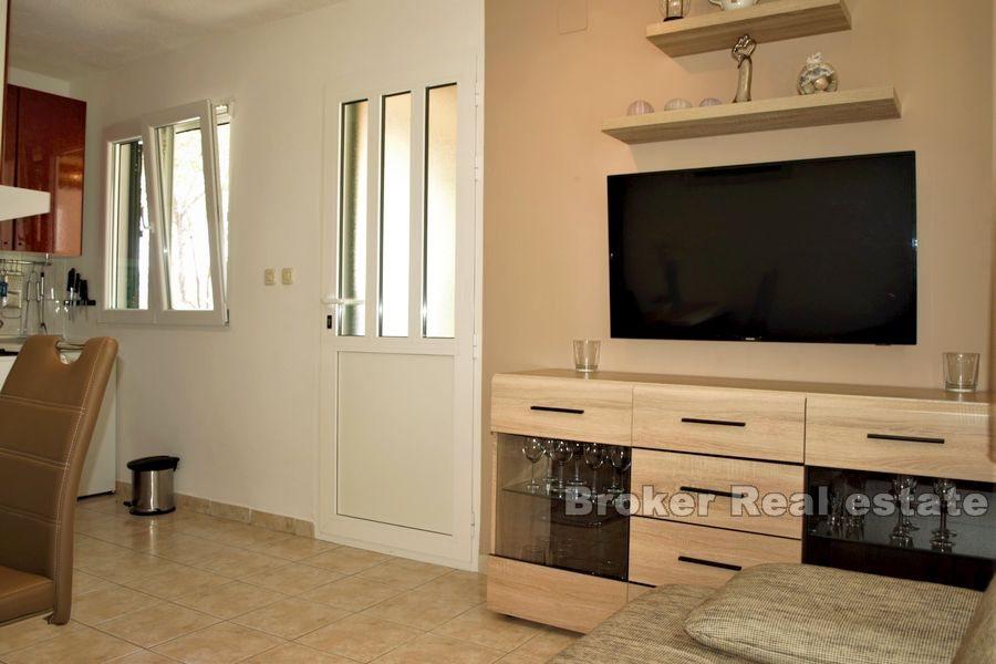 Остров Брач, участок под застройку с домиком