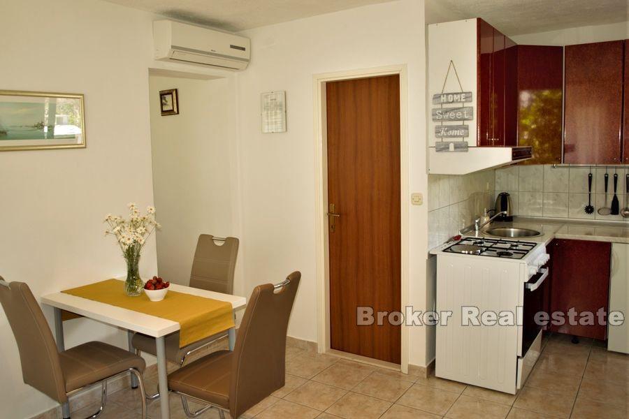 Остров Брач, участок под застройку с домиком