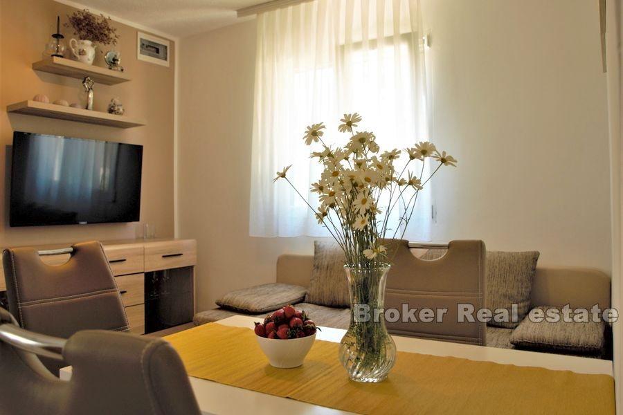 Остров Брач, участок под застройку с домиком