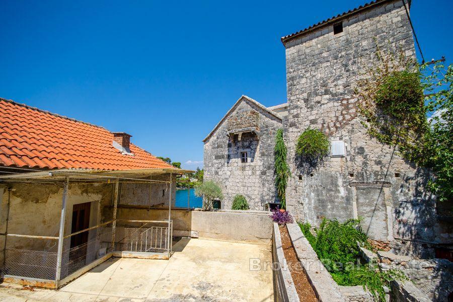 Øya Brac - Steineiendom i sentrum av byen