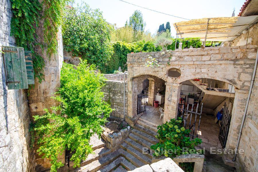 Øya Brac - Steineiendom i sentrum av byen