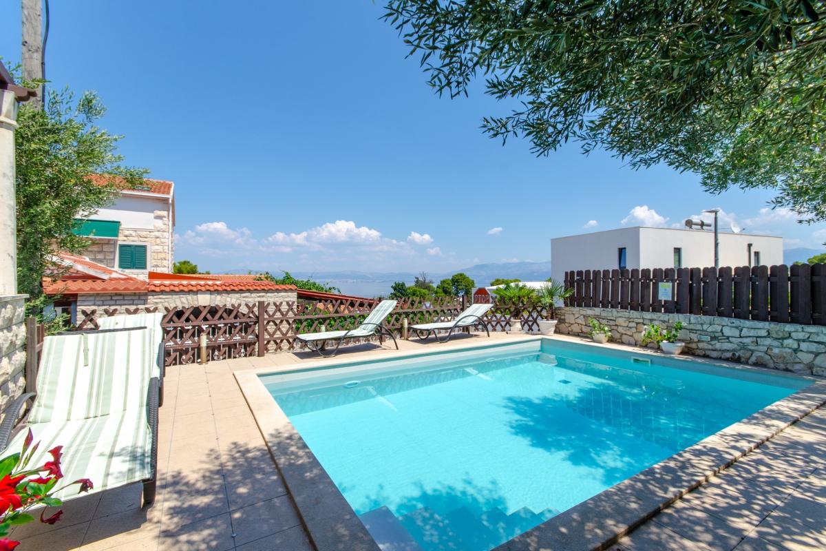 001-2011-107-Brac-Semi-detached-house-with-sea-view-for-sale