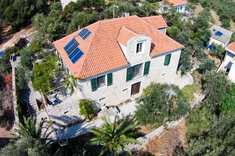 Huset / Villa første rad mot sjøen - øya Hvar