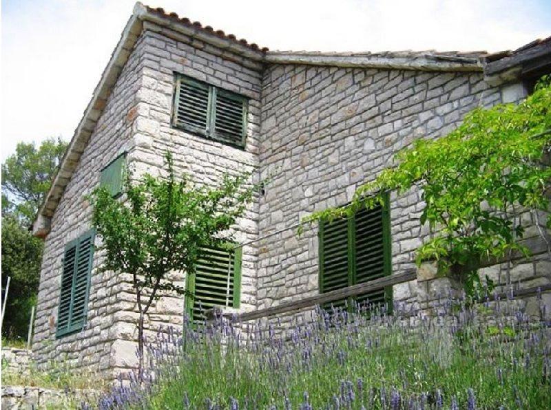 Kuća prvi red na izvrsnoj lokaciji - otok Brač