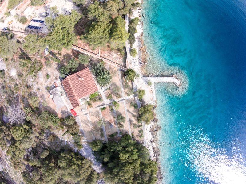 Kuća prvi red na izvrsnoj lokaciji - otok Brač
