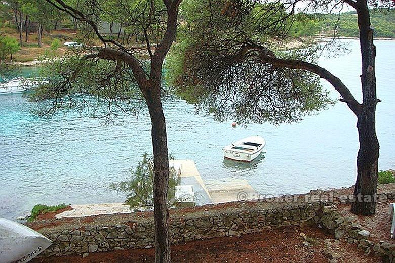 Maison première rangée de la mer - île de Brac