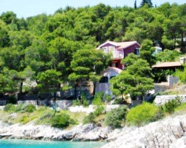 Maison première rangée de la mer - île de Brac