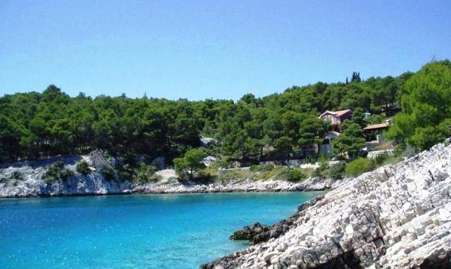 Maison première rangée de la mer - île de Brac