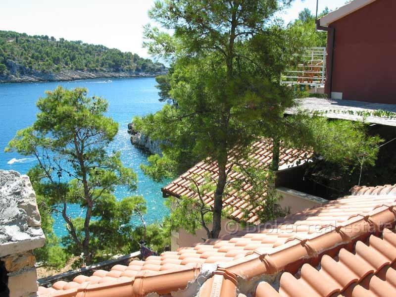Maison première rangée de la mer - île de Brac