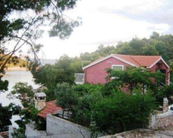 Maison première rangée de la mer - île de Brac