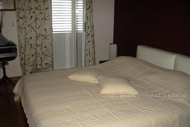 Современная вилла с видом на море ─ Сплит