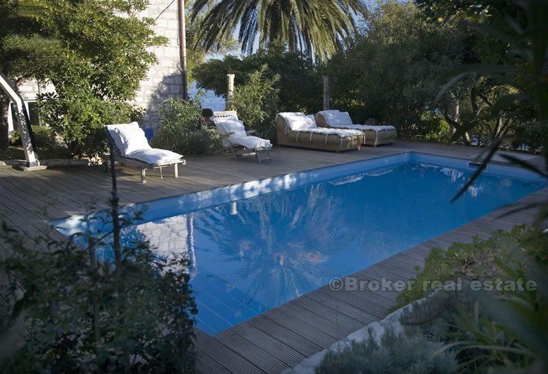 Villa avec piscine, première rangée de la mer - presqu'île de Peljesac