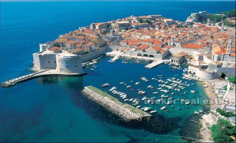 Zaton nær Dubrovnik - Old Mill Houses complex i bukten