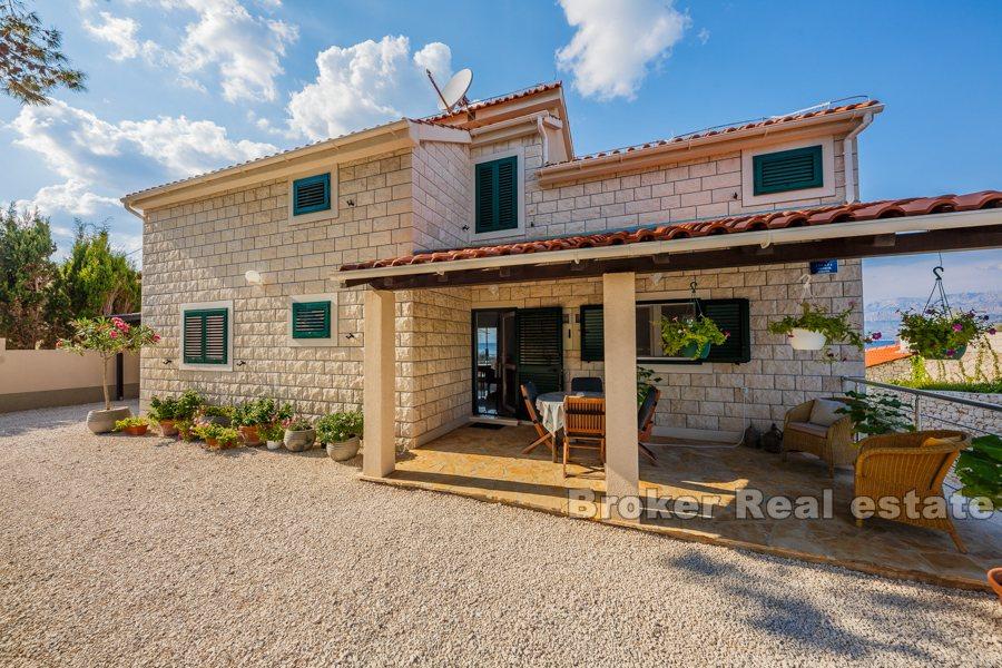 ostrov Brač, vila s bazénom pri mori