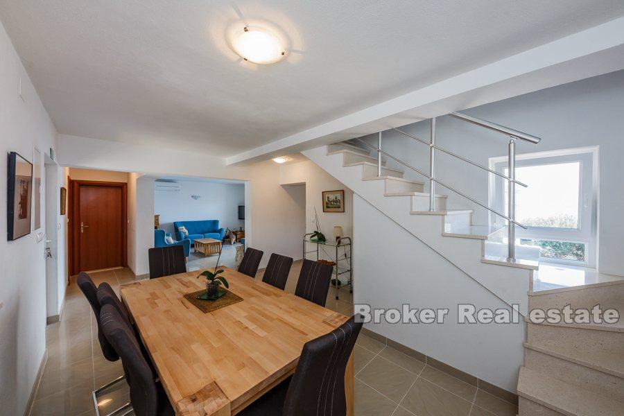 ostrov Brač, vila s bazénom pri mori