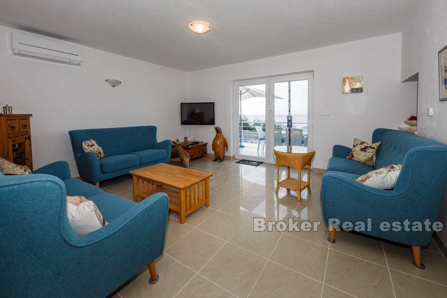 ostrov Brač, vila s bazénom pri mori