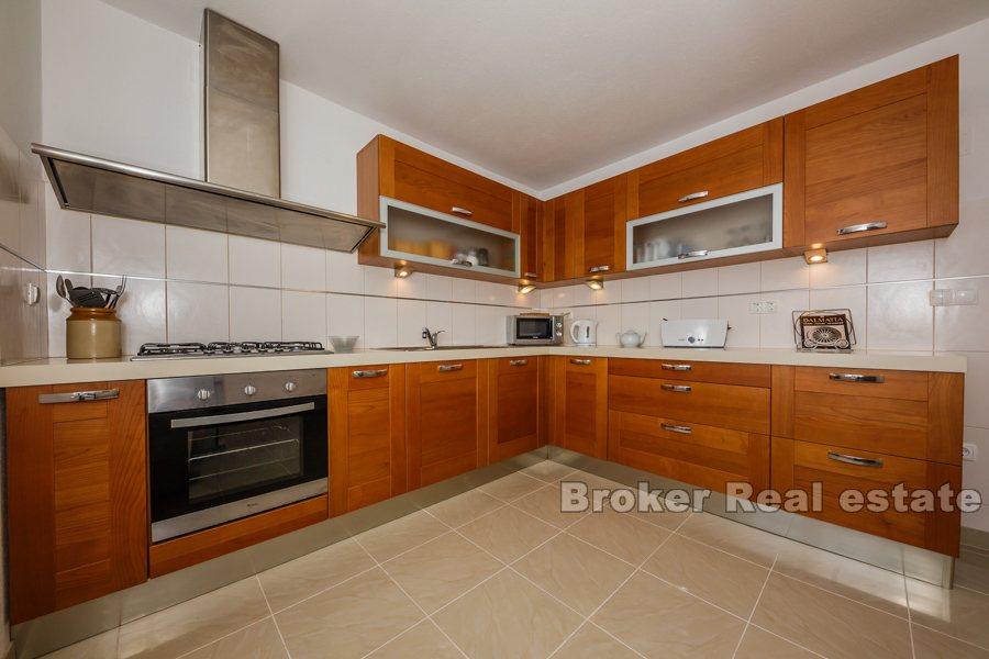 ostrov Brač, vila s bazénom pri mori