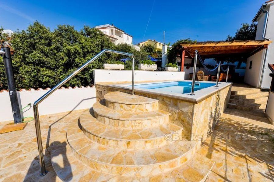 Primosten, Haus mit Schwimmbad