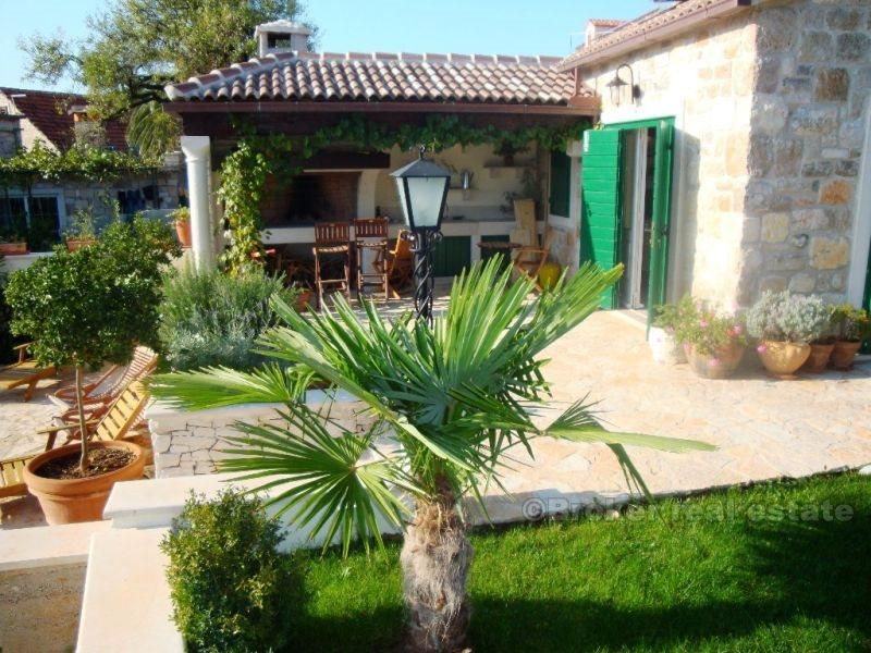 Wyspa Brac, willa nad morzem