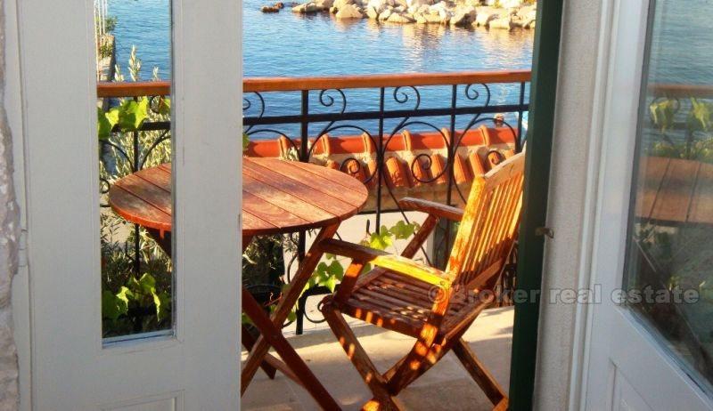 Wyspa Brac, willa nad morzem