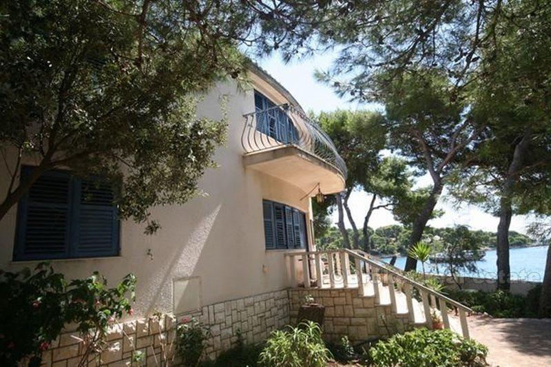 isola di Solta. Staccata casa al mare.