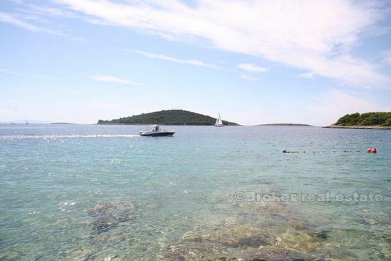 isola di Solta. Staccata casa al mare.