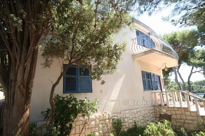 île de Solta. Maison en bord de mer.