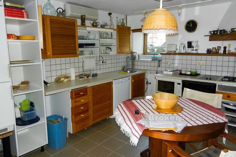 ön Murter. Avskilt hus